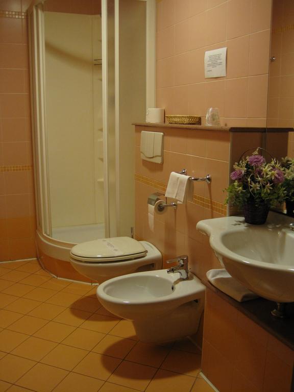 Hotel Italia Carmagnola Quarto foto
