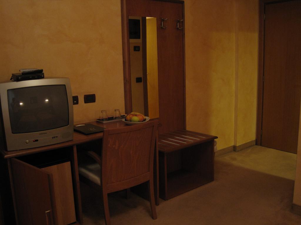 Hotel Italia Carmagnola Quarto foto